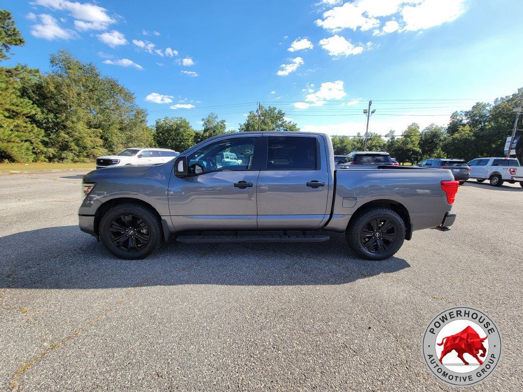 Used 2024 Nissan Titan SV w/ SV Convenience Package RWD image 3