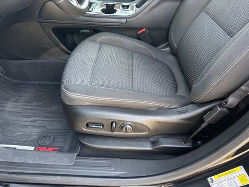 Used 2023 GMC Acadia SLE w/ Driver Convenience Package image 16