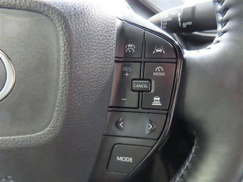 Used 2023 Toyota Prius XLE FWD image 21