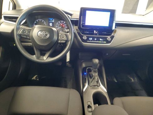 Used 2025 Toyota Corolla LE image 9