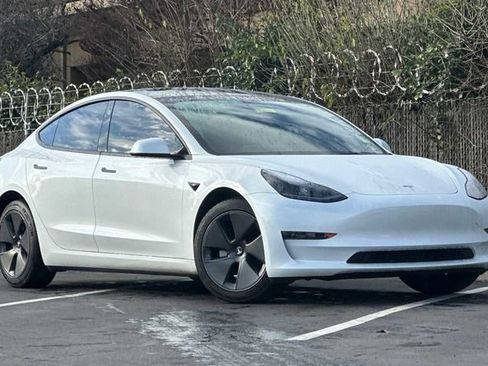 Used 2023 Tesla Model 3 Standard Range image 2