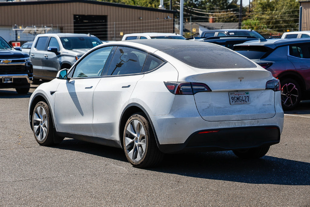 Used 2023 Tesla Model Y Long Range AWD/4WD image 2
