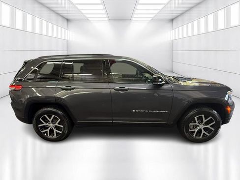 Used 2025 Jeep Grand Cherokee Limited w/ Trailer Tow Package image 4