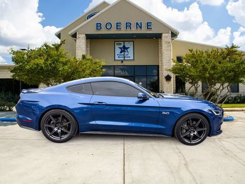 Used 2017 Ford Mustang GT Premium RWD image 6