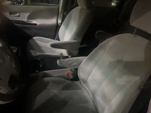 Used 2014 Toyota Sienna LE image 7