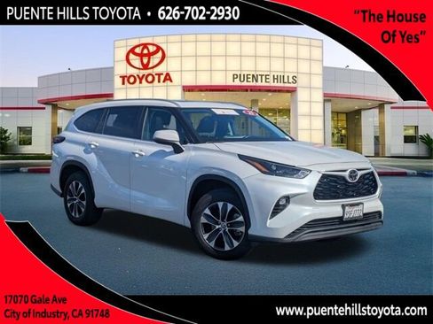 Certified 2025 Toyota Highlander XLE image 1
