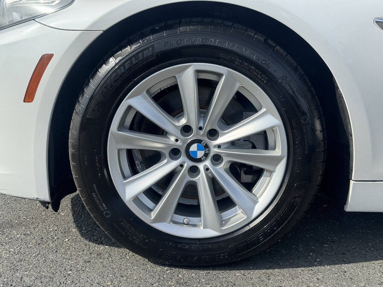Used 2015 BMW 528i Sedan RWD image 2