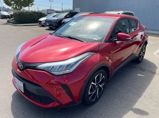 Used 2020 Toyota C-HR XLE FWD video 1