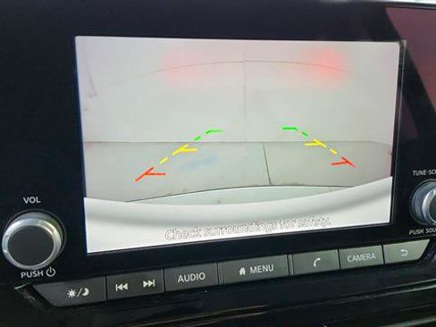 Certified 2025 Nissan Pathfinder SV FWD image 17