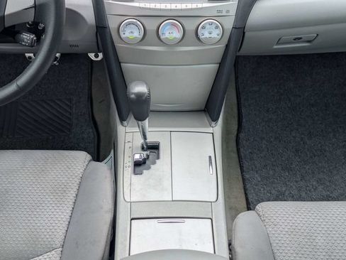 Used 2010 Toyota Camry LE FWD image 17