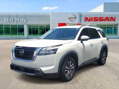 Certified 2023 Nissan Pathfinder SL FWD image 2