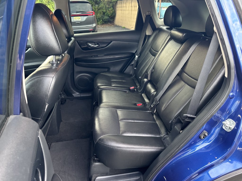 Used 2019 Nissan Rogue SL w/ Premium Package AWD/4WD image 16