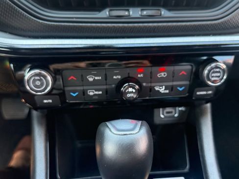 Used 2025 Jeep Compass Trailhawk AWD/4WD image 30