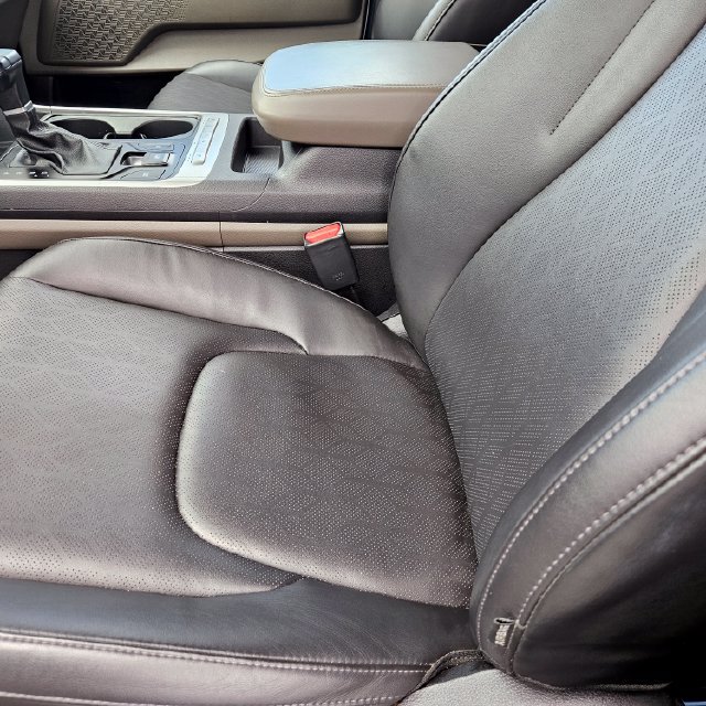 Used 2025 Kia Carnival FWD image 13
