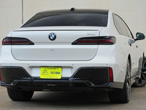 Used 2023 BMW 740i w/ Parking Assistance Package RWD image 5