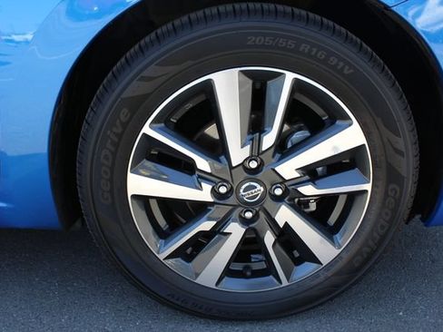 Used 2021 Nissan Versa SV FWD image 11