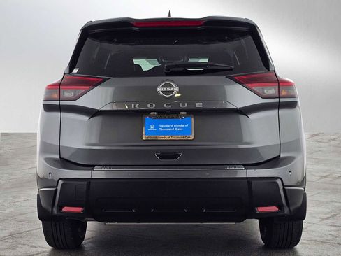 Used 2025 Nissan Rogue SV w/ SV Premium Package image 4