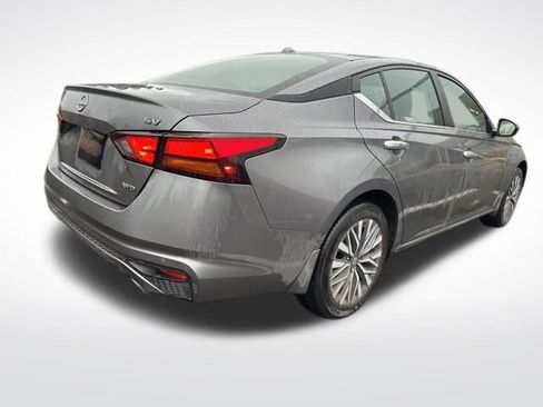Used 2024 Nissan Altima 2.5 SV w/ SV Premium Package image 9