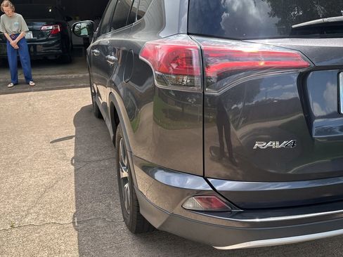 Used 2016 Toyota RAV4 XLE FWD image 6