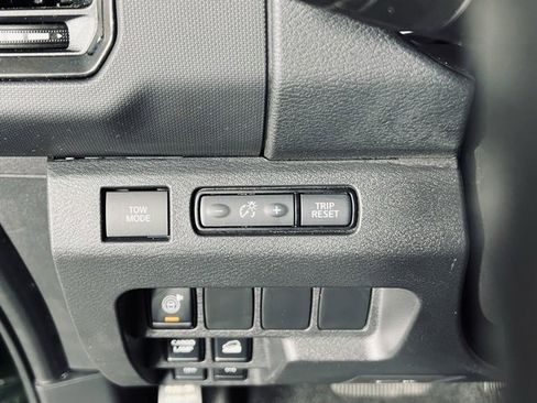 Used 2022 Nissan Frontier PRO-4X w/ Technology Package image 22