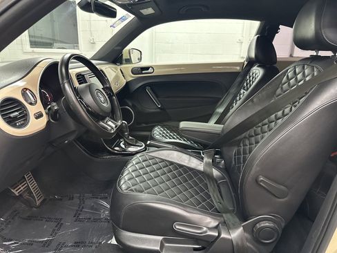 Used 2019 Volkswagen Beetle 2.0T Final Edition SEL image 22