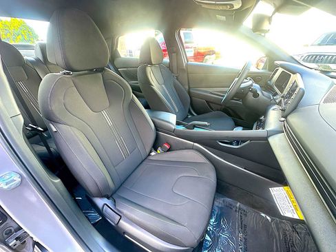 Used 2025 Hyundai Elantra Sport image 24
