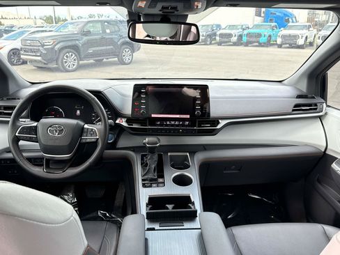 Used 2024 Toyota Sienna XSE FWD image 14