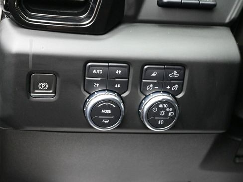 Used 2024 GMC Sierra 3500 AT4 w/ Technology Package image 25