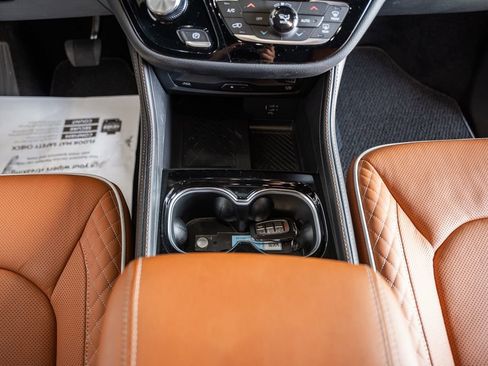 New 2026 Chrysler Pacifica Pinnacle image 25