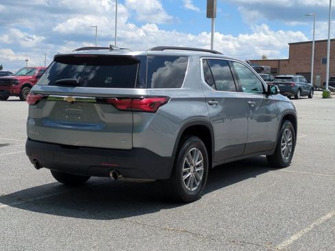 Used 2023 Chevrolet Traverse LT FWD image 4