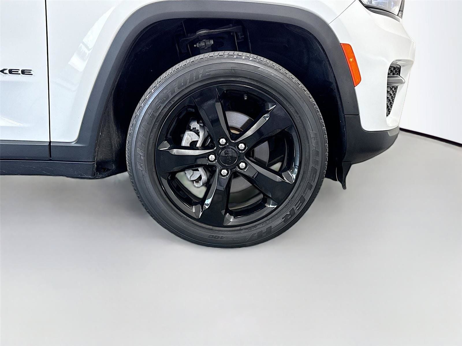Used 2023 Jeep Grand Cherokee Altitude AWD/4WD image 37