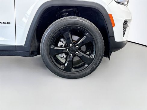 Used 2023 Jeep Grand Cherokee Altitude AWD/4WD image 37