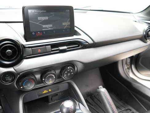 Used 2019 MAZDA MX-5 Miata Sport image 30