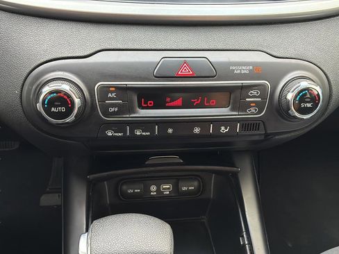 Used 2019 Kia Sorento FWD V6 image 21