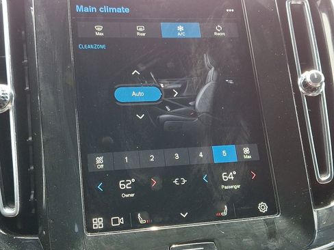 Certified 2025 Volvo XC40 B5 Core image 16