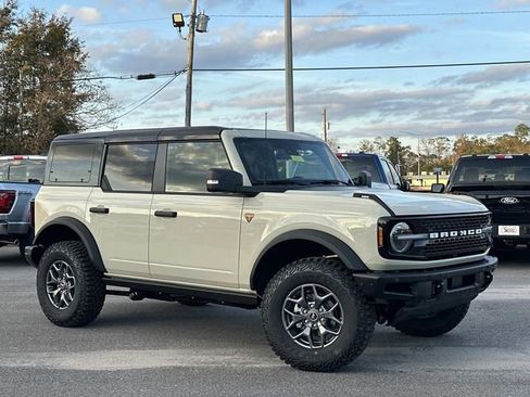 New 2025 Ford Bronco Badlands image 7