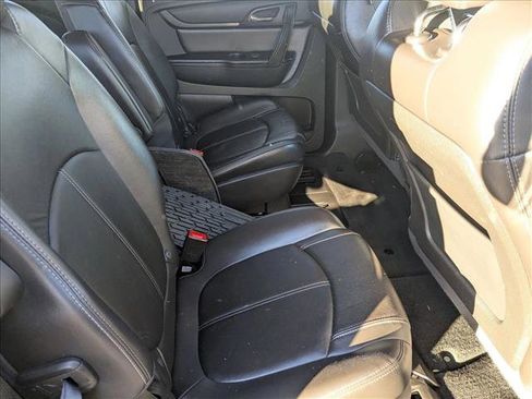 Used 2017 Chevrolet Traverse LT image 19