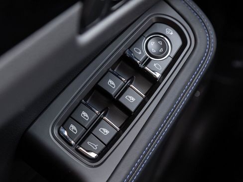 Certified 2026 Porsche Macan S AWD/4WD image 19