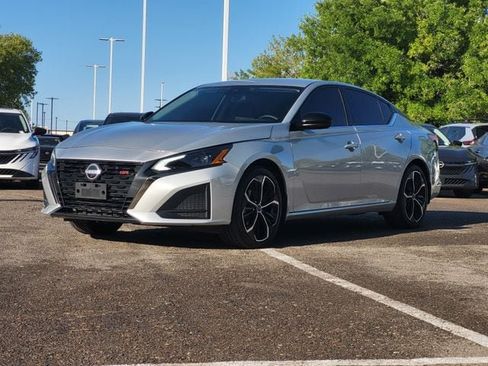 Certified 2025 Nissan Altima 2.5 SR FWD image 3