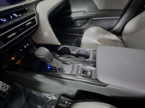 Used 2025 Toyota Camry SE image 25