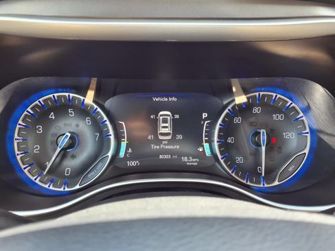 Used 2023 Chrysler Pacifica Touring-L FWD image 15