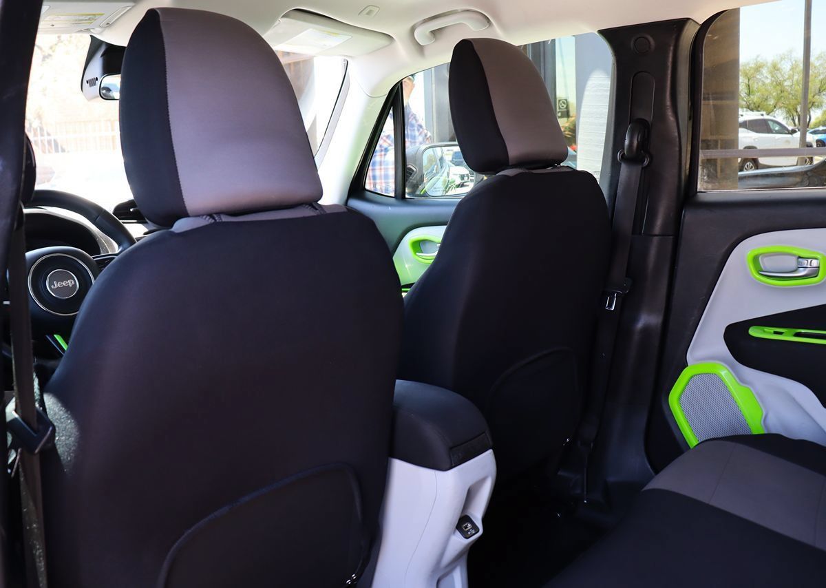 Used 2018 Jeep Renegade Latitude FWD image 32