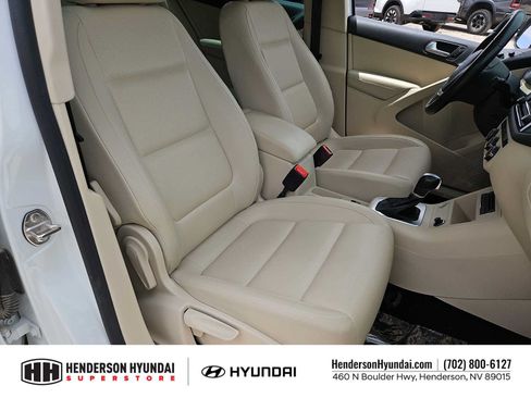 Used 2017 Volkswagen Tiguan S FWD image 21