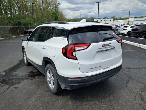 Used 2023 GMC Terrain SLE w/ Driver Convenience Package FWD image 10