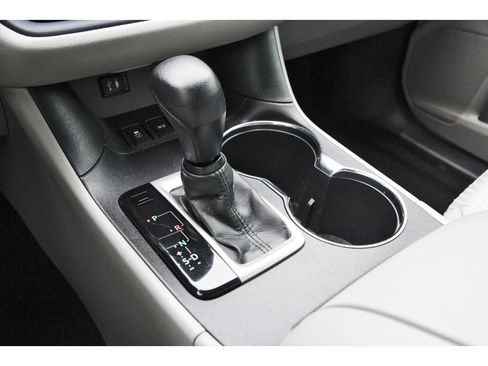 Used 2015 Toyota Highlander LE image 29