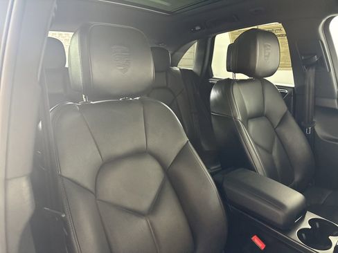 Used 2022 Porsche Macan w/ Premium Package Plus image 29