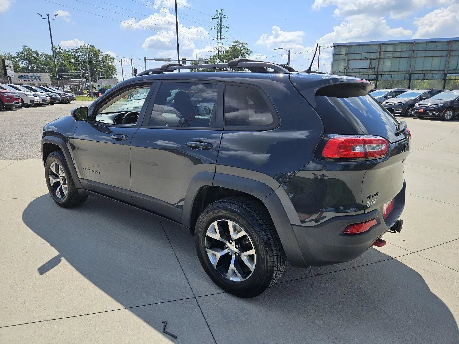 Used 2016 Jeep Cherokee Trailhawk w/ Comfort/Convenience Group AWD/4WD image 8