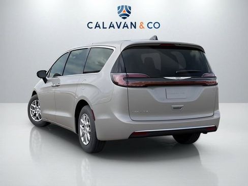 New 2026 Chrysler Pacifica Select FWD image 3