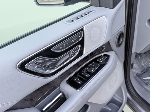 Used 2018 Lincoln Navigator Reserve w/ Technology Package image 26