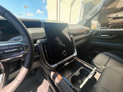 Used 2026 GMC Yukon XL Denali w/ Sun & Power Step Package AWD/4WD image 8